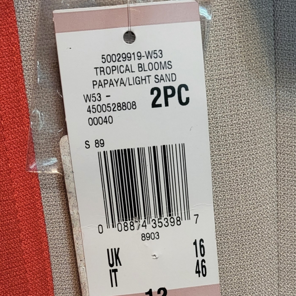 Le Suit Coral Red Blazer with Beige Pants - Picture 4 of 9